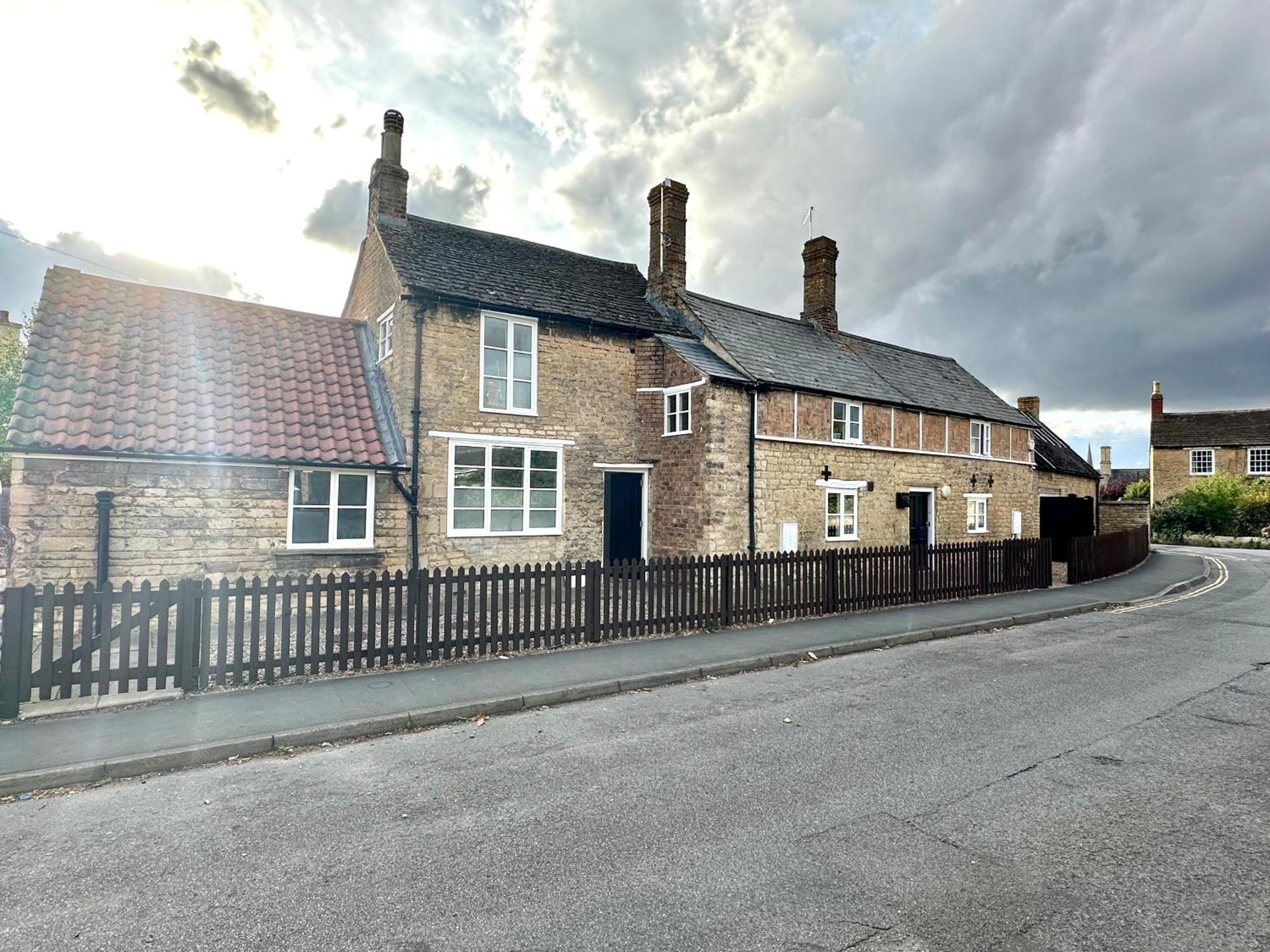 Wothorpe House, 4 Bed, Centre By Belmont Places *
